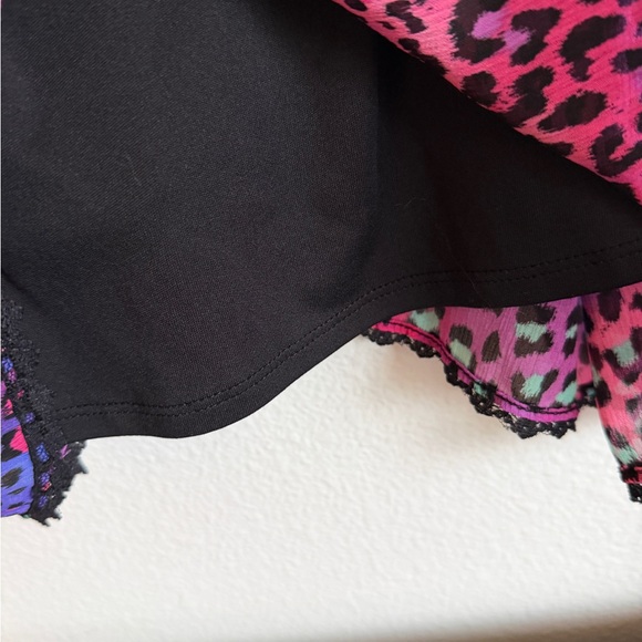 Vibrant Leopard Print Kids Dress with Lace Detail - Picture 9 of 10